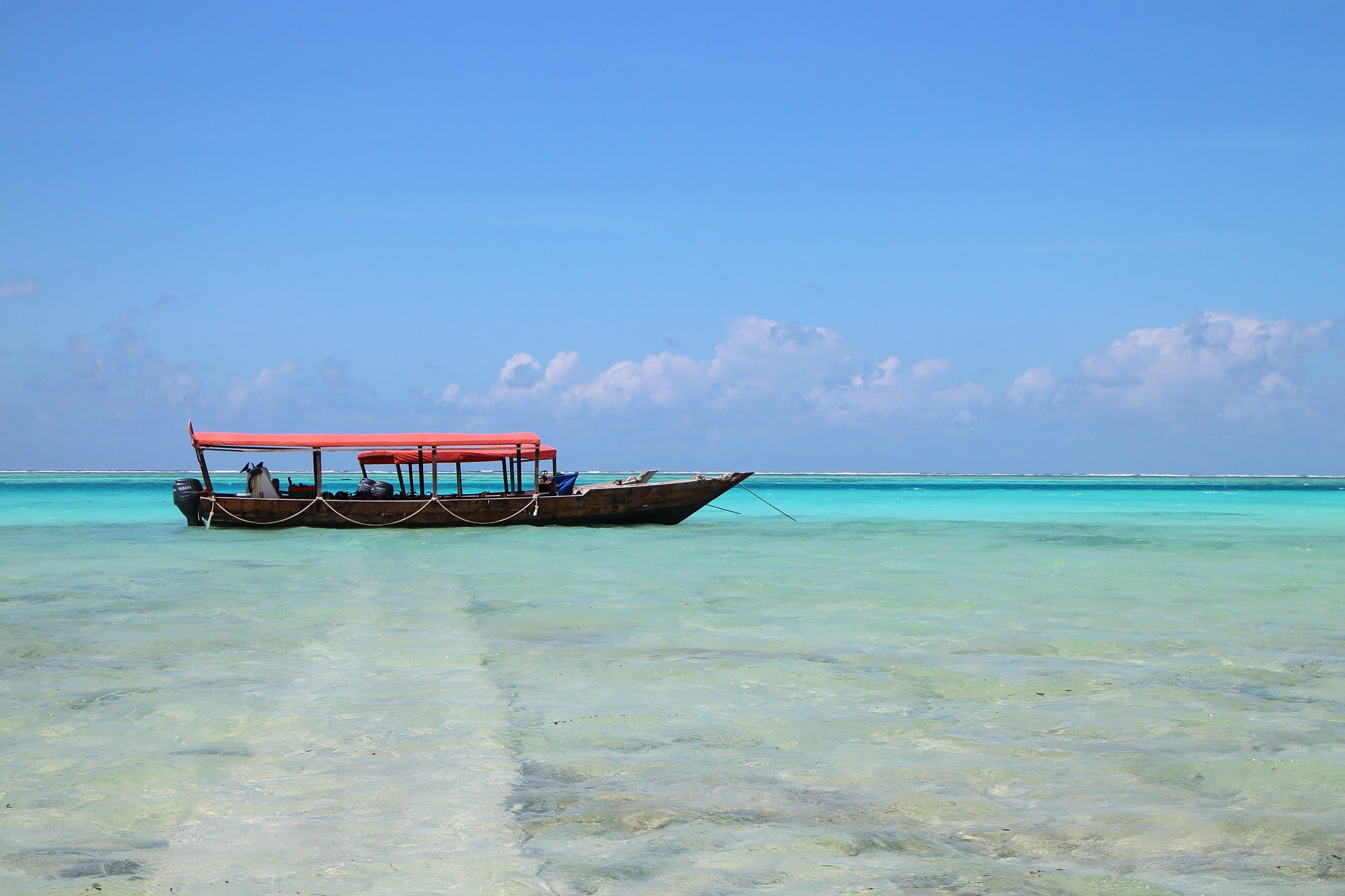 zanzibar traditional boats